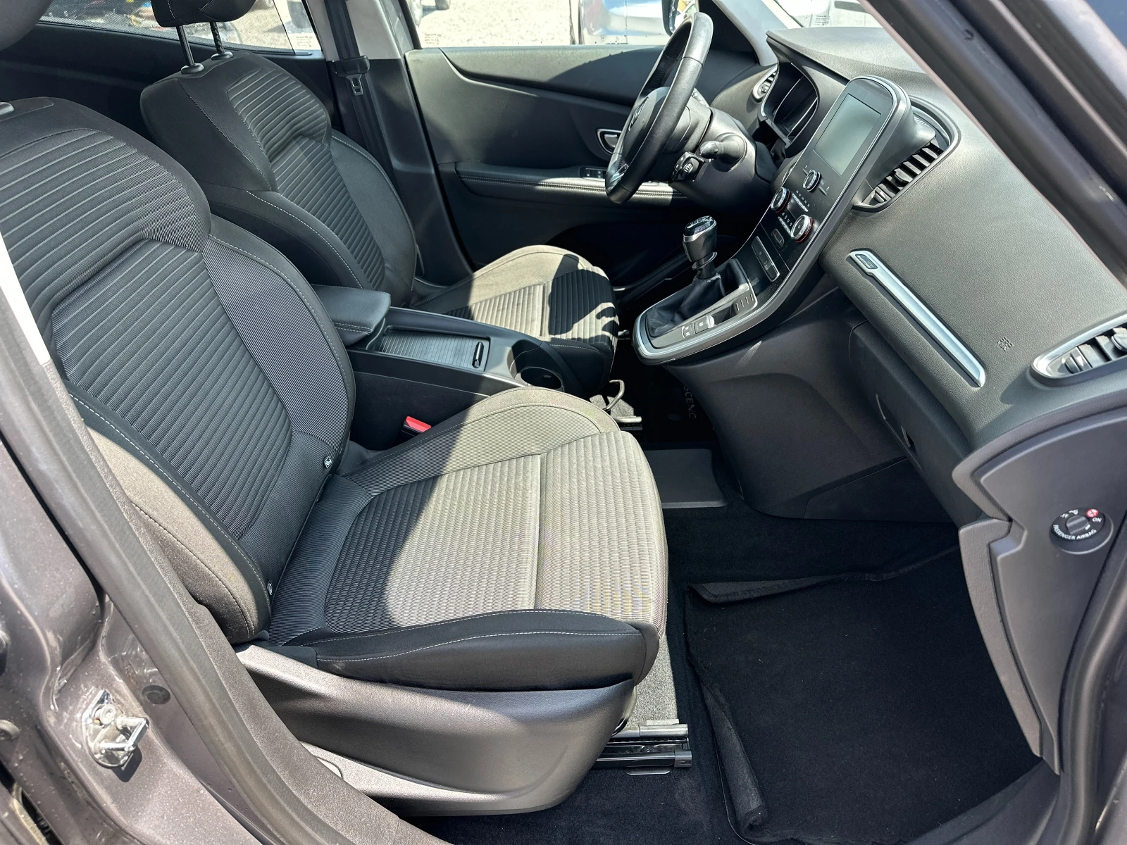Renault Scenic 1.7dCi INITIALE - изображение 8