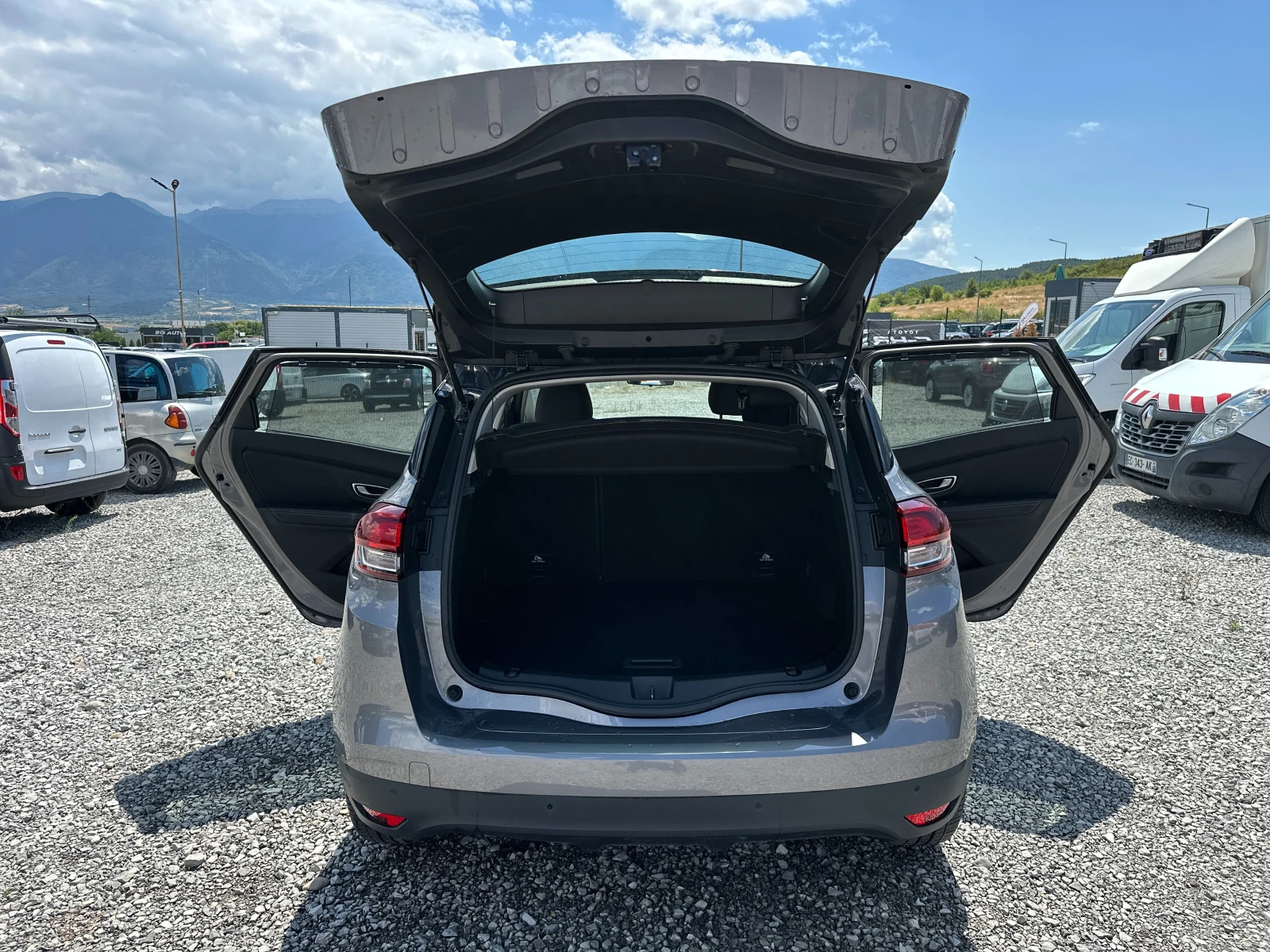 Renault Scenic 1.7dCi INITIALE - изображение 10