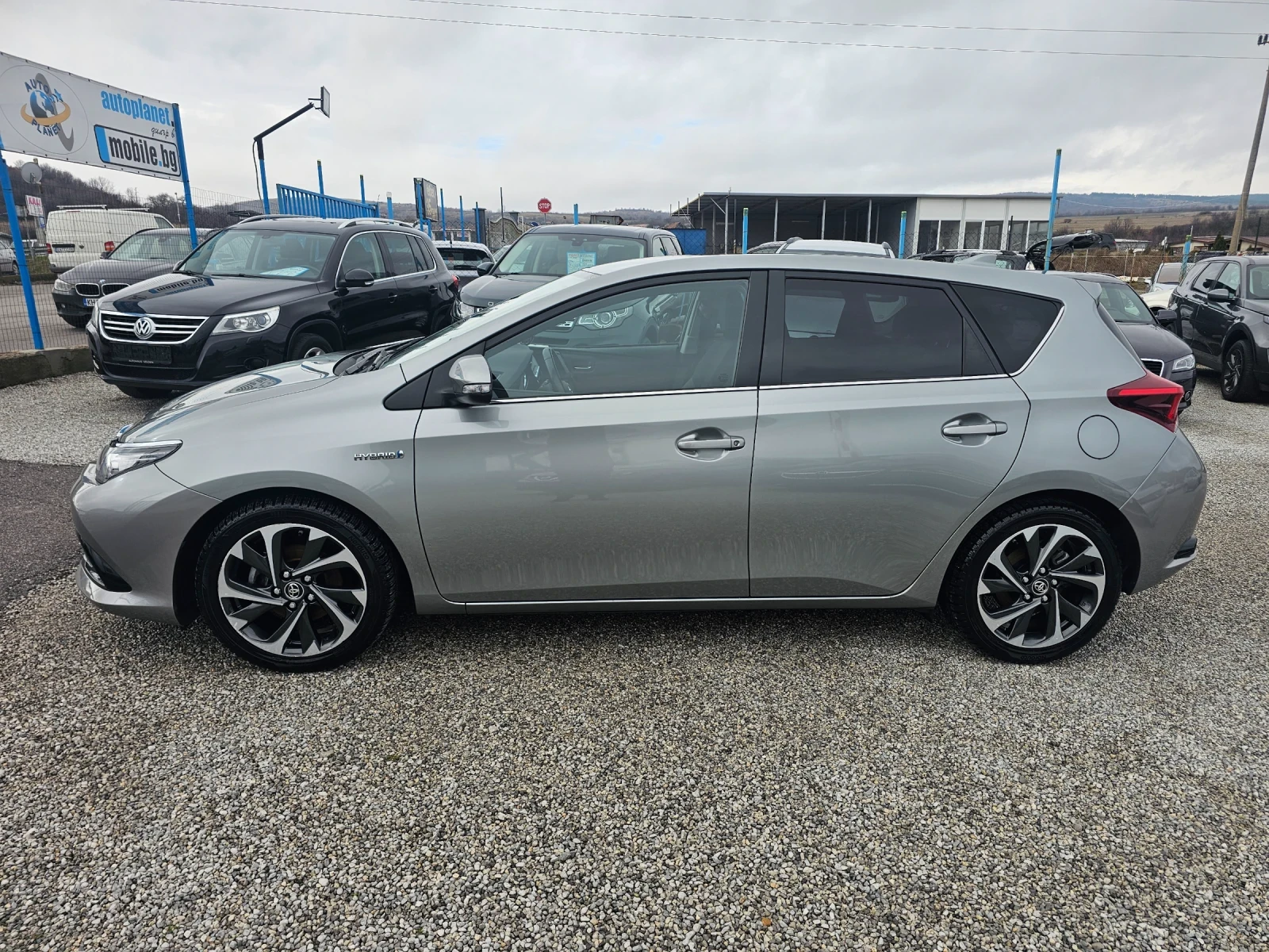 Toyota Auris 1.8 HIBRID  - изображение 3