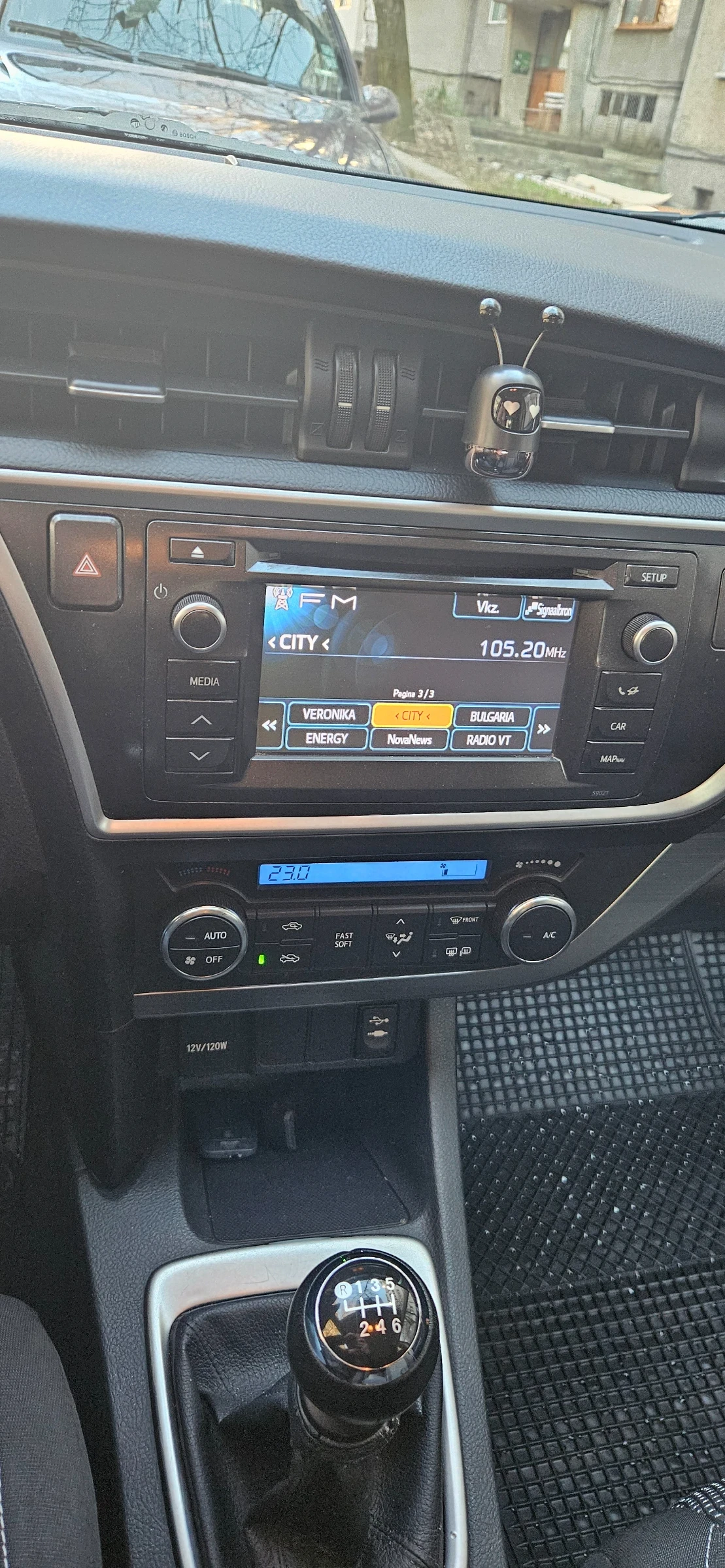 Toyota Auris  - изображение 9