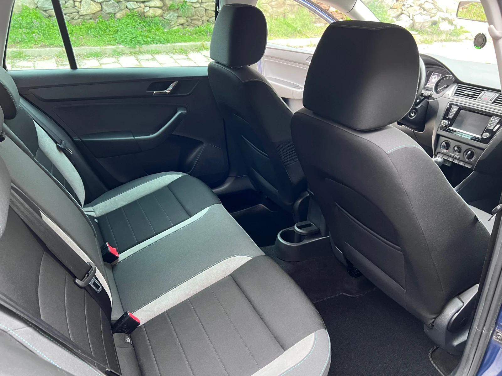 Skoda Rapid 1.4 TDI  DSG, снимка 13 - Автомобили и джипове - 54058913