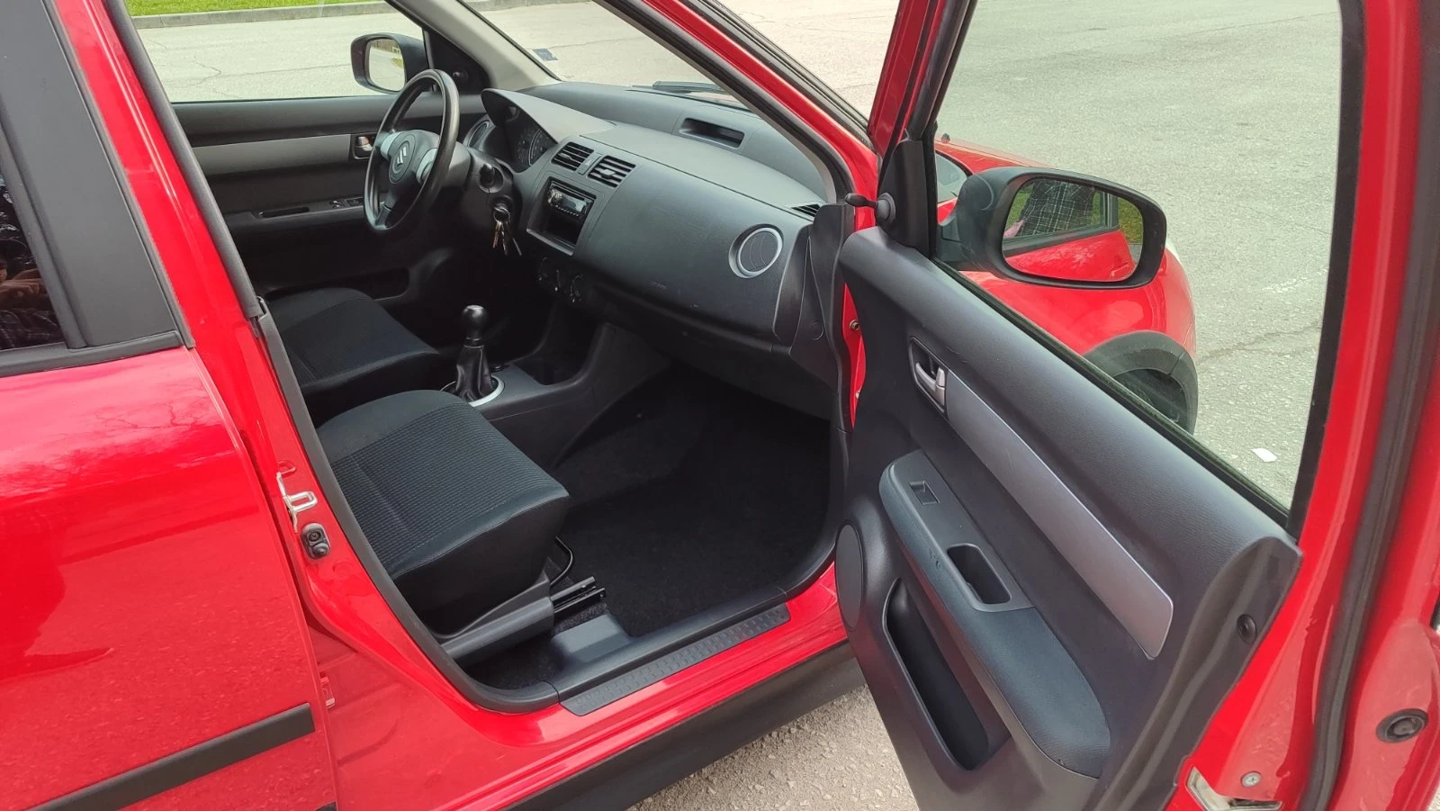 Suzuki Swift 83000km, снимка 11 - Автомобили и джипове - 54092923