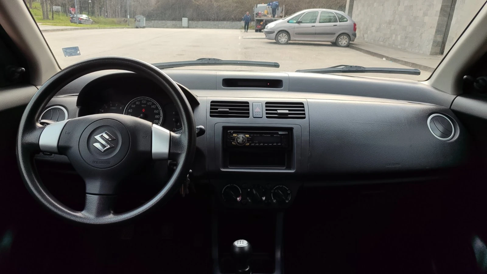 Suzuki Swift 83000km, снимка 8 - Автомобили и джипове - 54092923