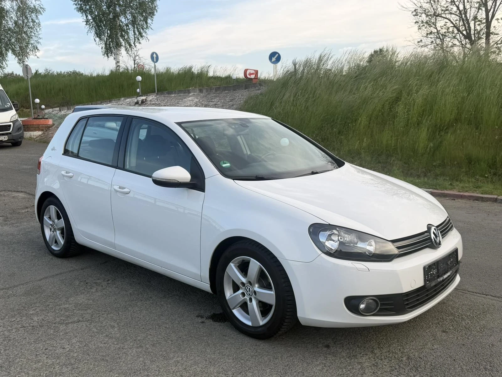 VW Golf 1.6 TDi, снимка 9 - Автомобили и джипове - 54511409