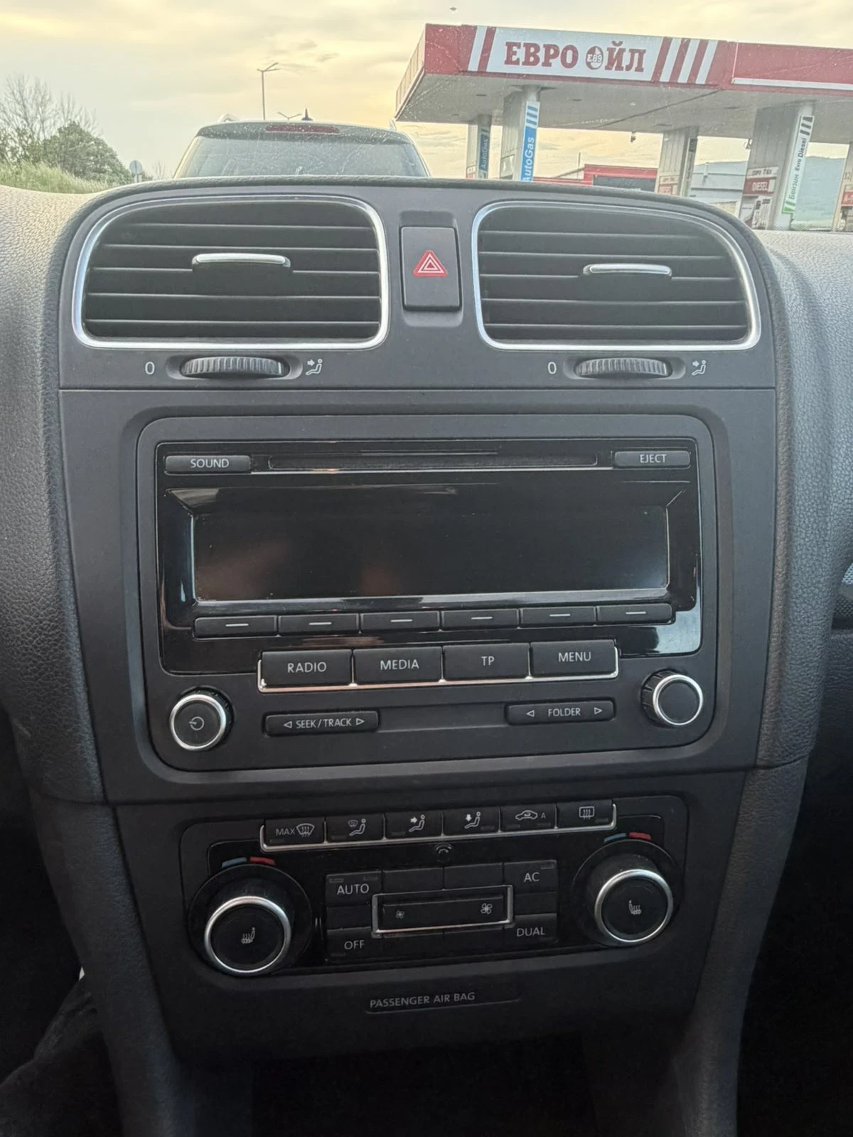 VW Golf 1.6 TDi, снимка 8 - Автомобили и джипове - 54511409