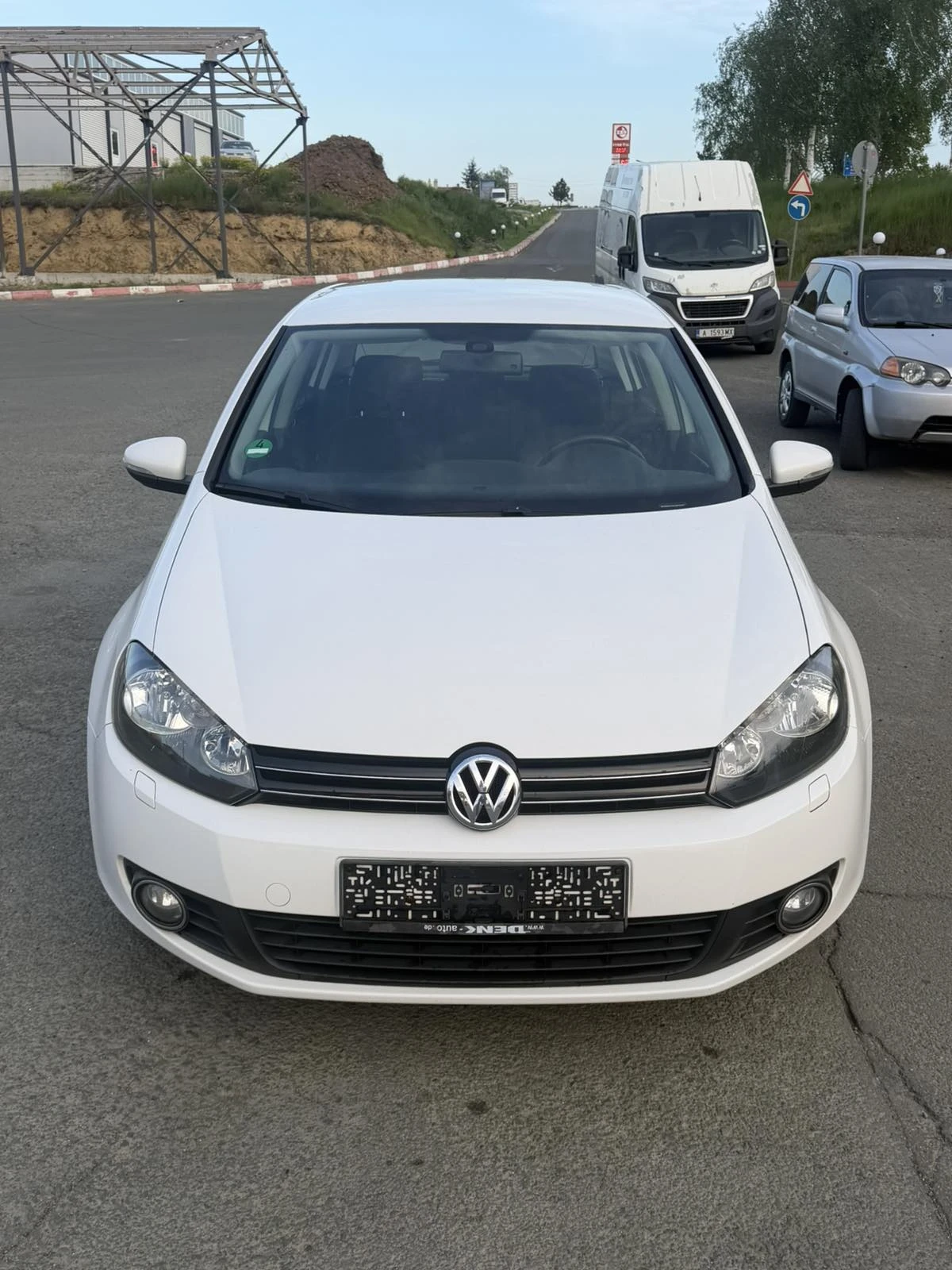 VW Golf 1.6 TDi, снимка 2 - Автомобили и джипове - 54511409