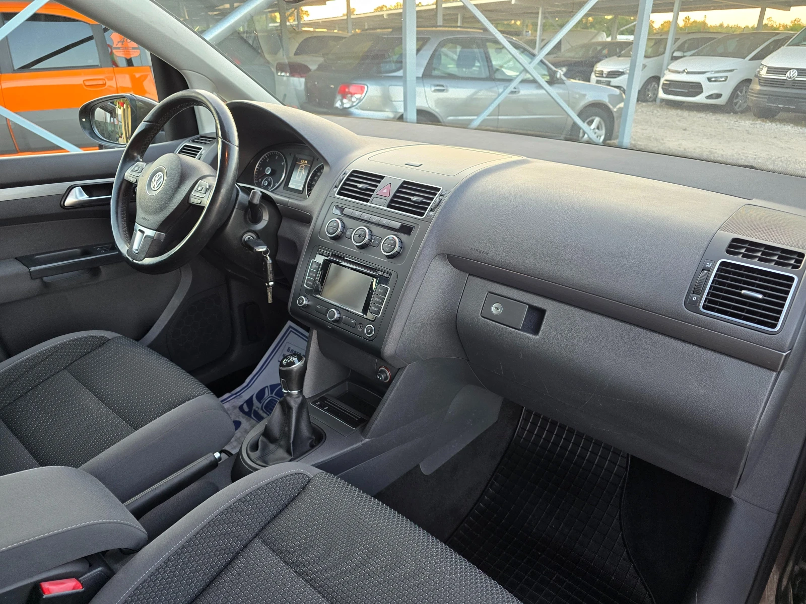VW Touran 1.6TDI EURO 5b! ! НАВИГАЦИЯ, снимка 9 - Автомобили и джипове - 55651177