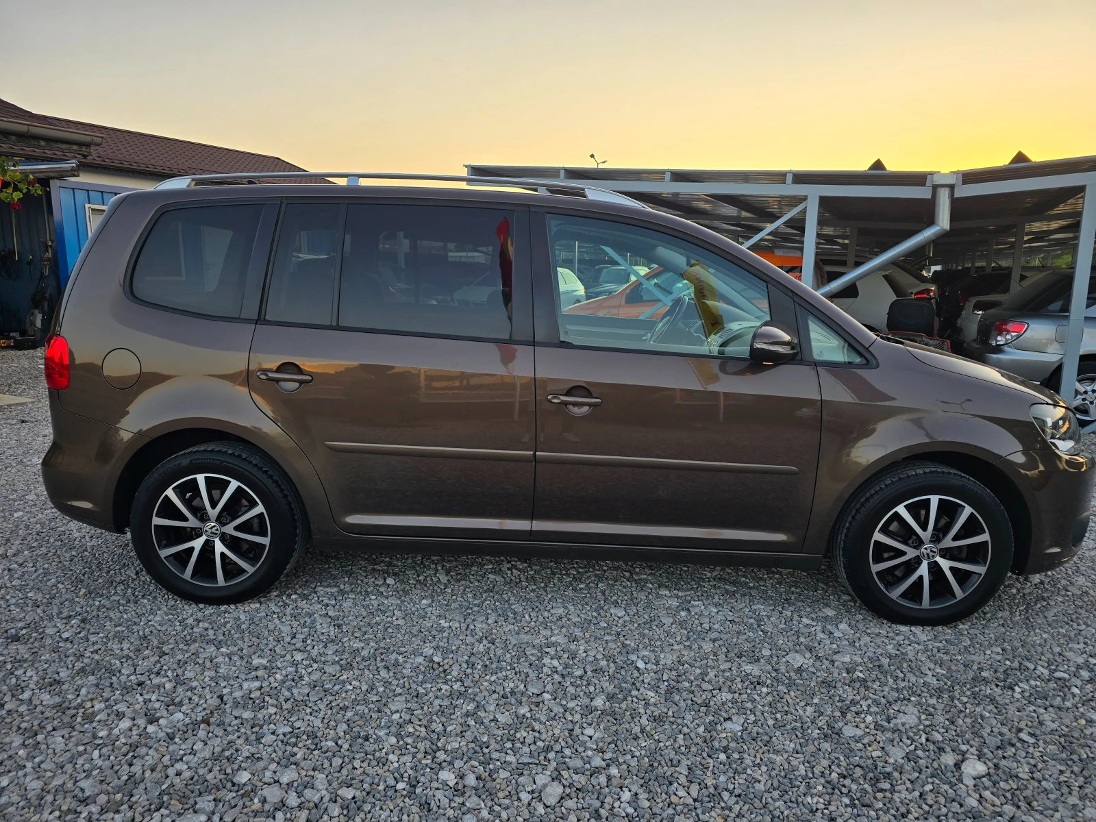 VW Touran 1.6TDI EURO 5b! ! НАВИГАЦИЯ, снимка 6 - Автомобили и джипове - 55651177