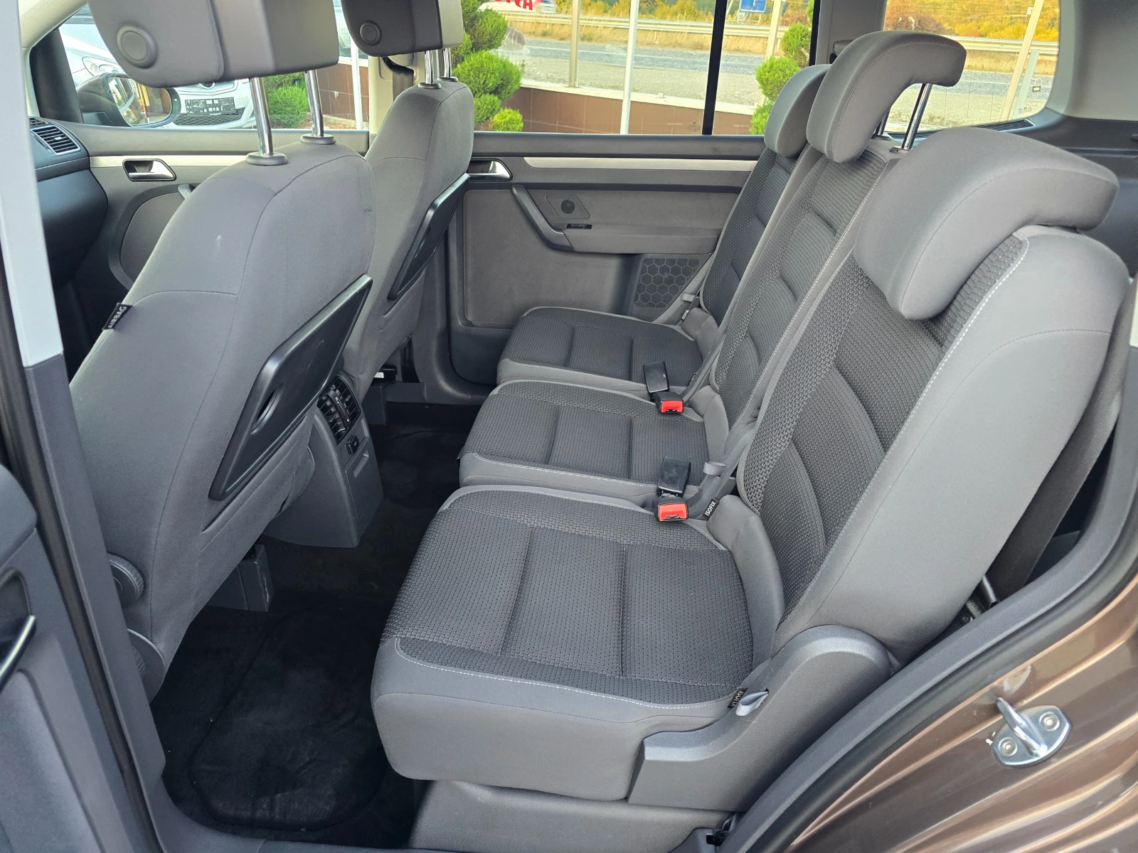 VW Touran 1.6TDI EURO 5b! ! НАВИГАЦИЯ, снимка 14 - Автомобили и джипове - 55651177