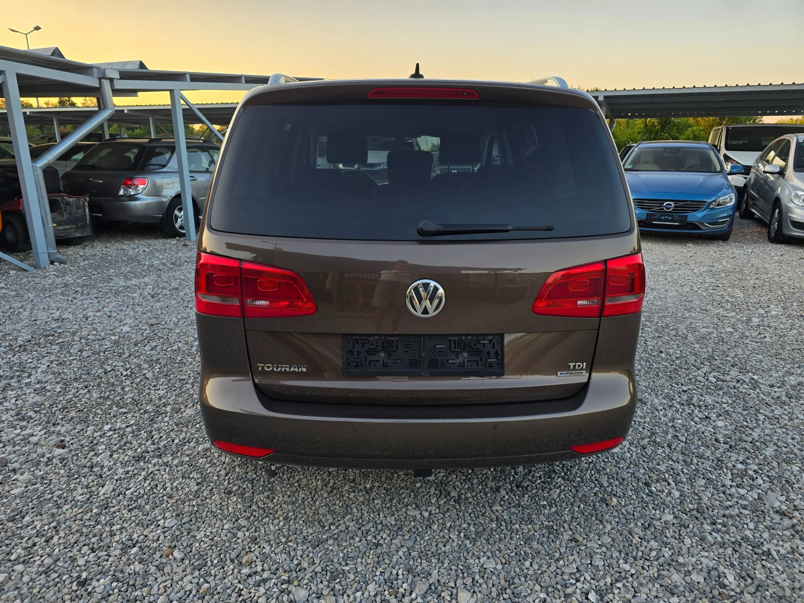 VW Touran 1.6TDI EURO 5b! ! НАВИГАЦИЯ, снимка 4 - Автомобили и джипове - 55651177