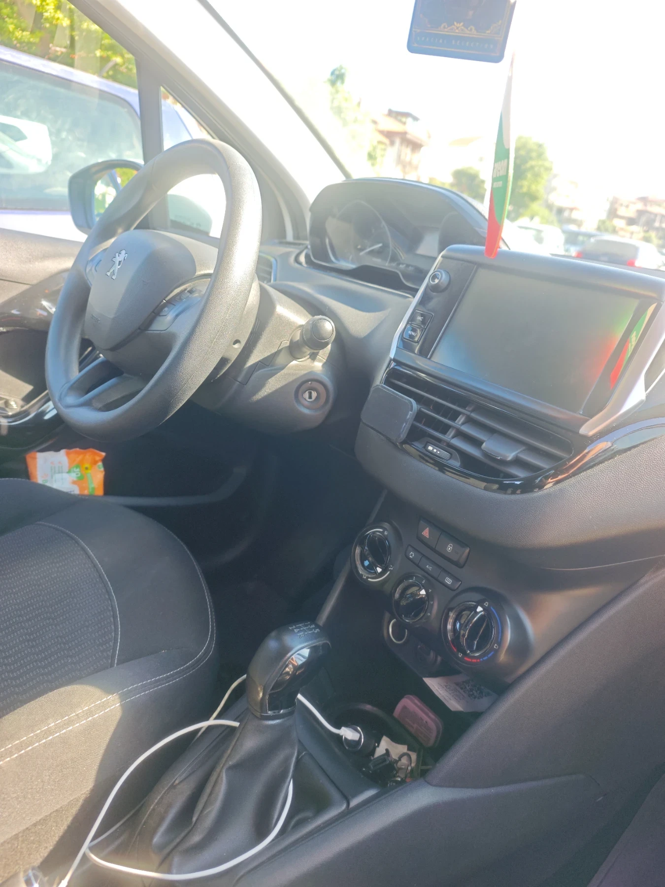Peugeot 208, снимка 8 - Автомобили и джипове - 55956987