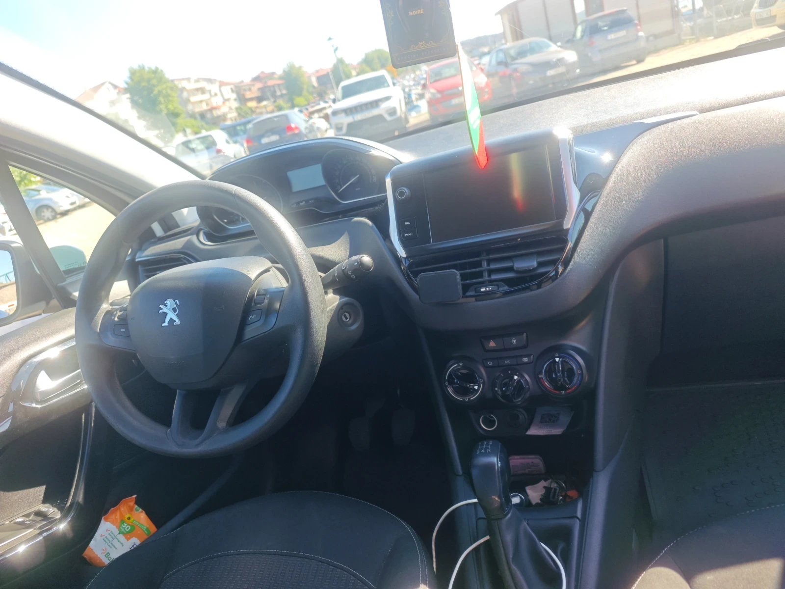 Peugeot 208, снимка 9 - Автомобили и джипове - 55956987