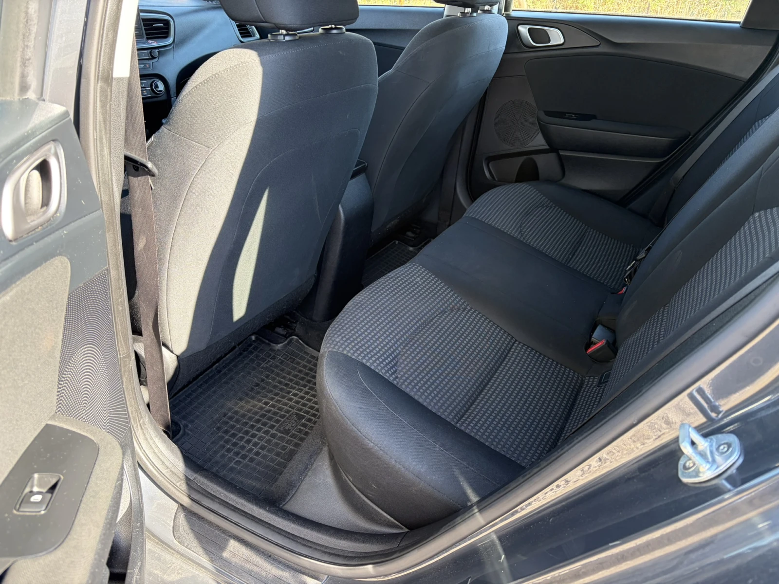 Kia Ceed 1.4 100 hp, снимка 9 - Автомобили и джипове - 56134140