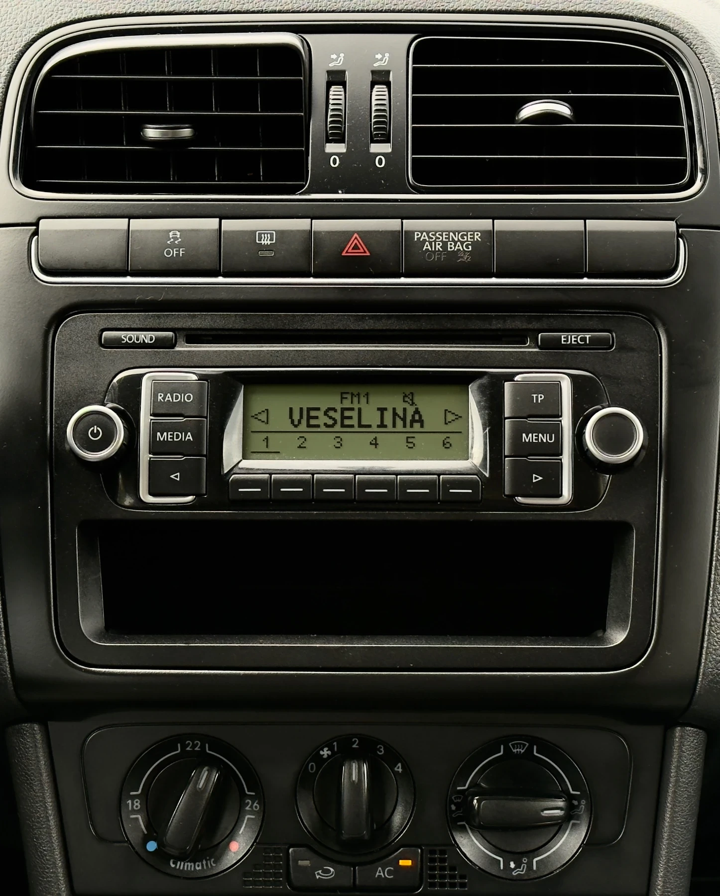 VW Polo 1.2i КЛИМАТИК, снимка 14 - Автомобили и джипове - 56742112