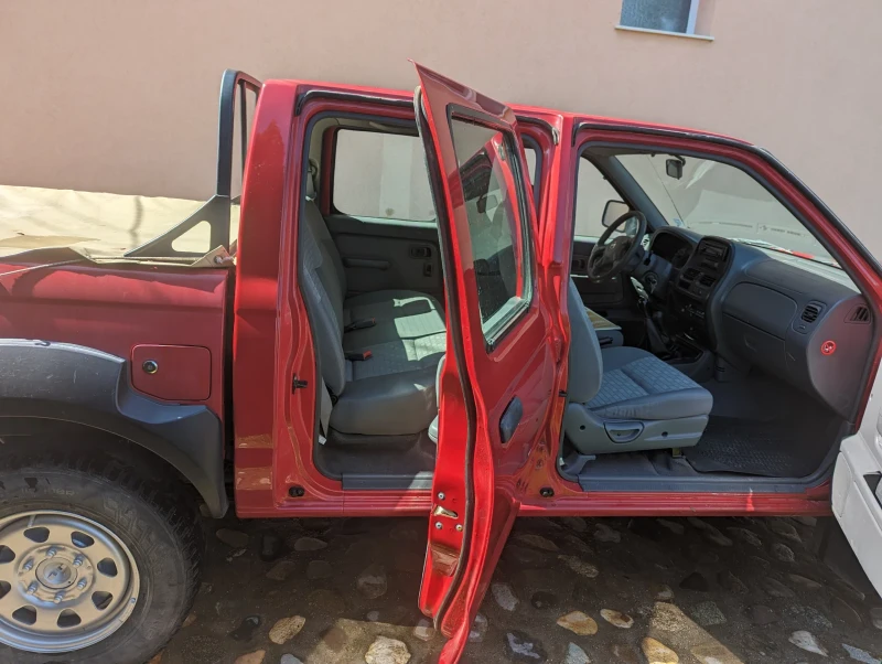 Nissan Navara 2.5TDI , снимка 2 - Автомобили и джипове - 47783252