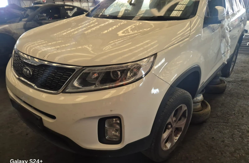 Kia Sorento 2.2DЧАСТИ, снимка 3 - Автомобили и джипове - 49758825