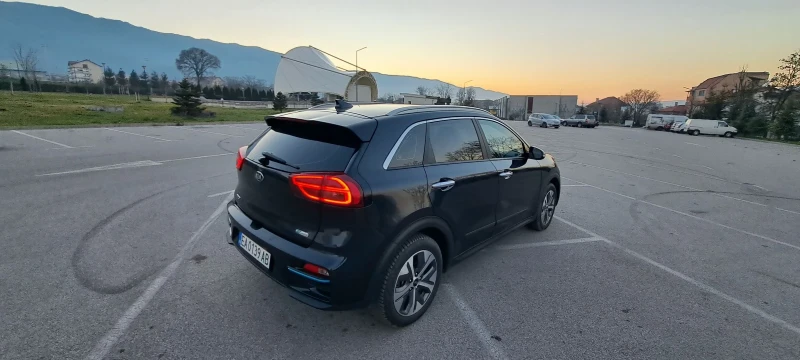 Kia Niro 2022, снимка 3 - Автомобили и джипове - 52951393