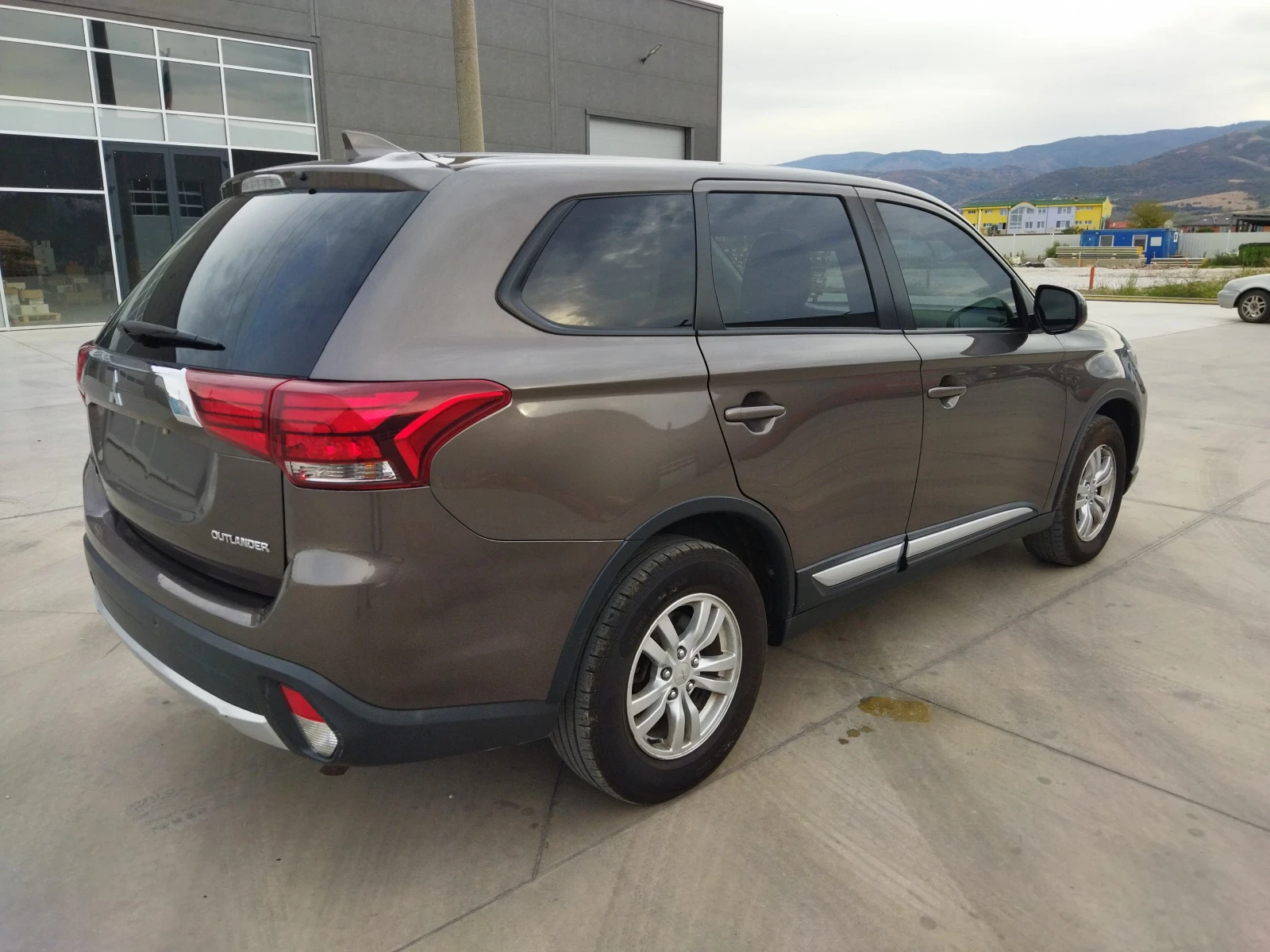 Mitsubishi Outlander 2.4  AWD - изображение 5