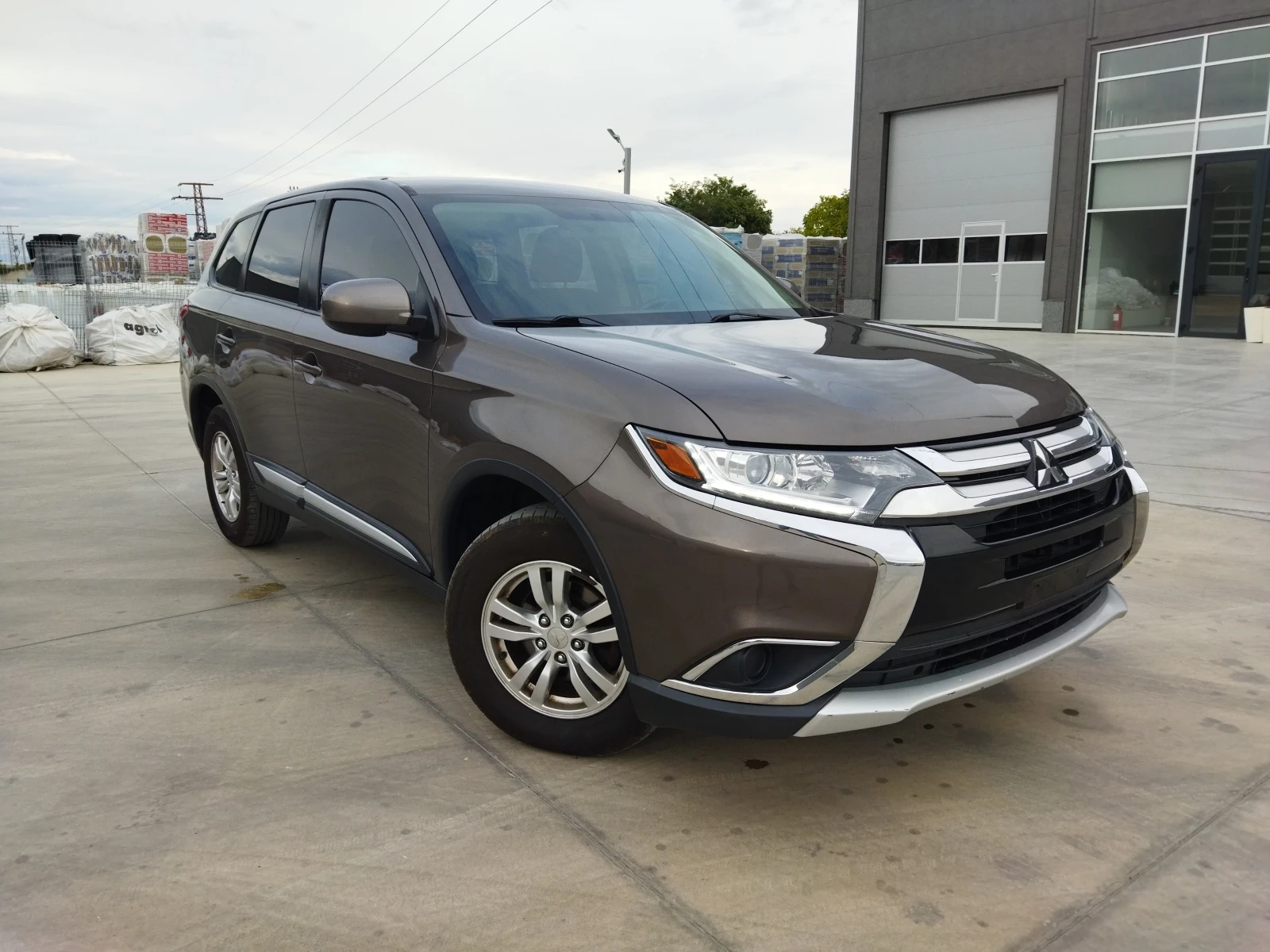 Mitsubishi Outlander 2.4  AWD - изображение 2