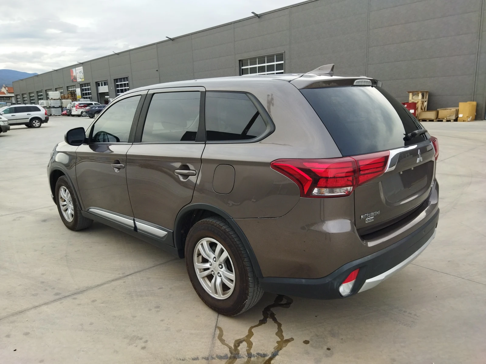 Mitsubishi Outlander 2.4  AWD - изображение 6