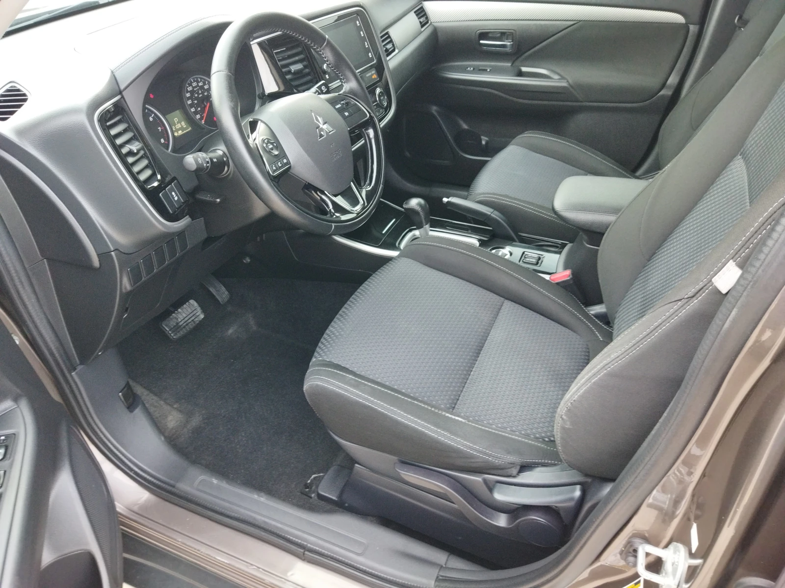 Mitsubishi Outlander 2.4  AWD - изображение 8