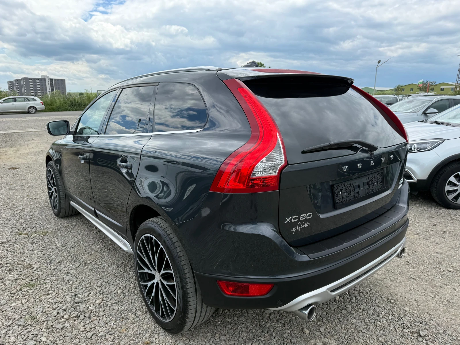 Volvo XC60 2.4D CH 4x4 R-design 233ks - изображение 5