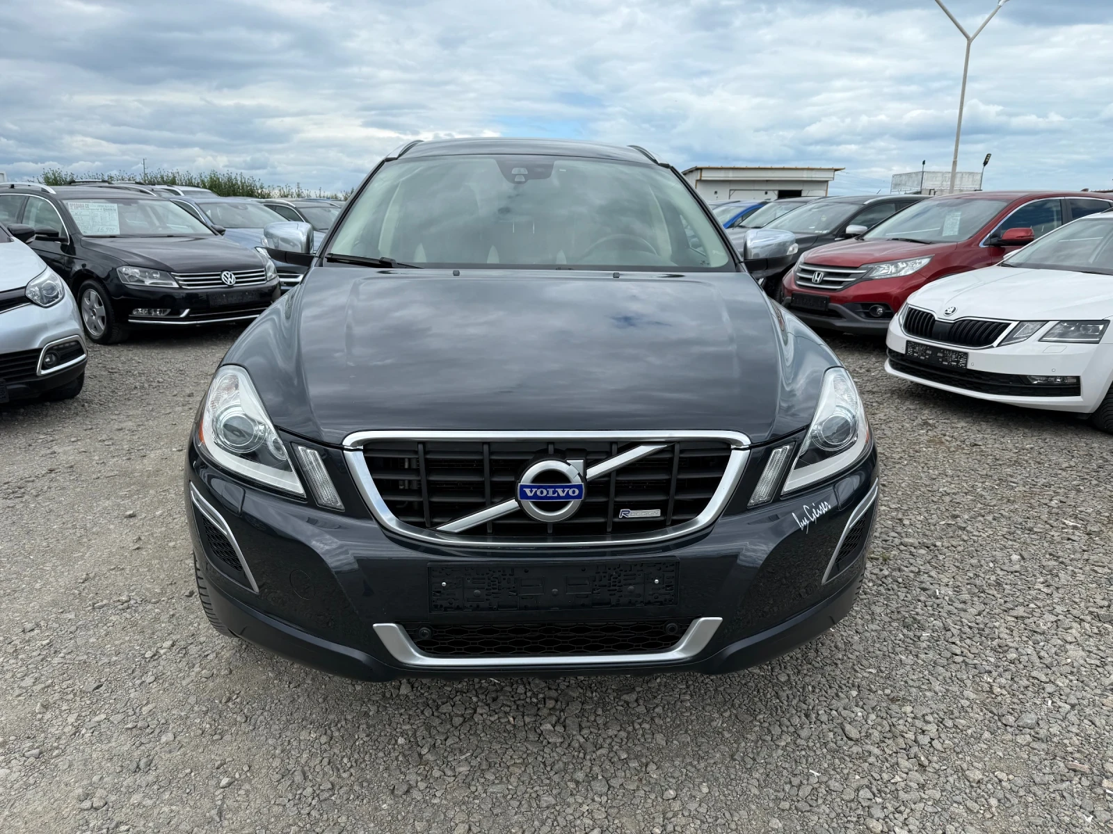 Volvo XC60 2.4D CH 4x4 R-design 233ks - изображение 2
