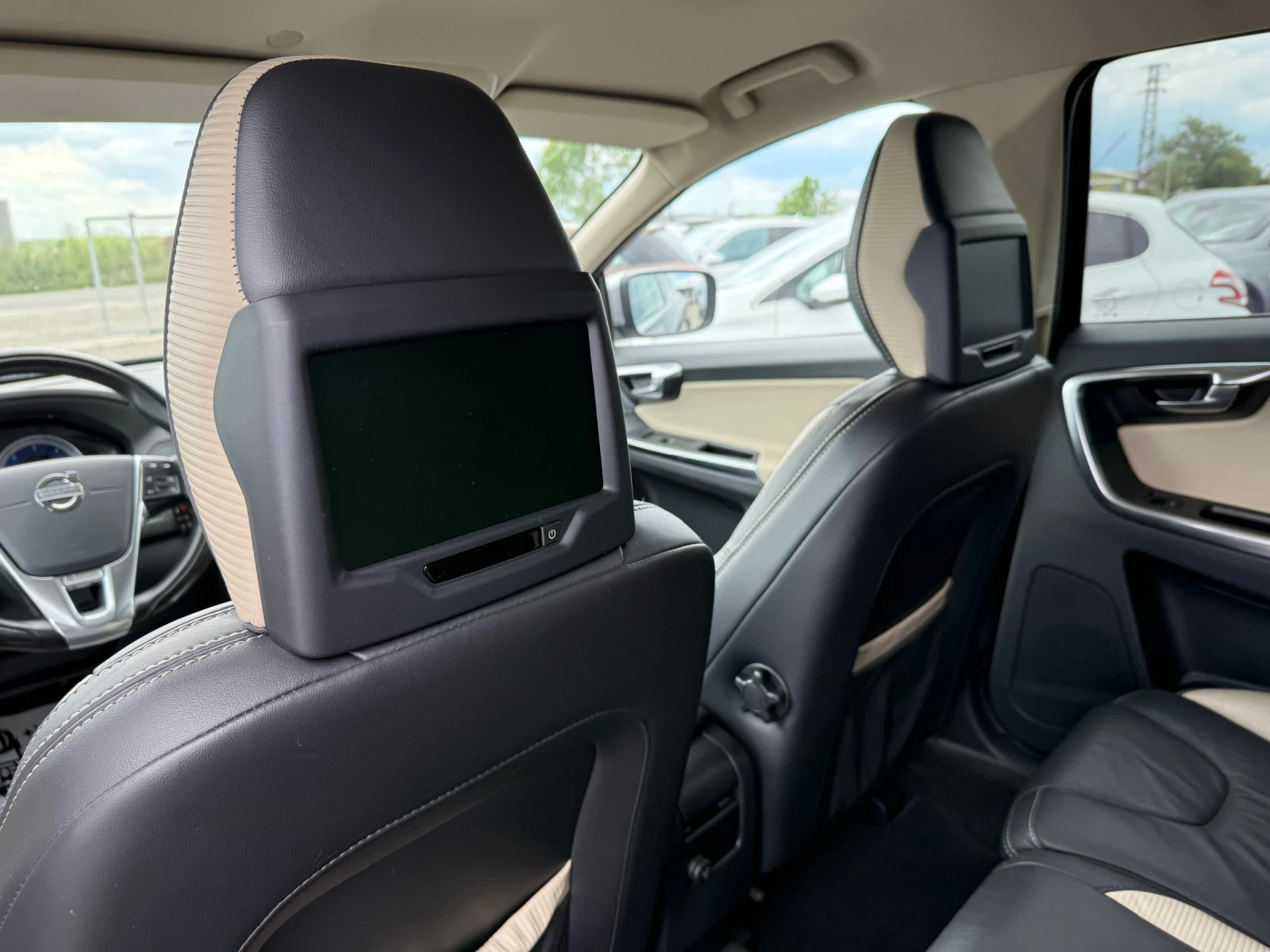 Volvo XC60 2.4D CH 4x4 R-design 233ks - изображение 9