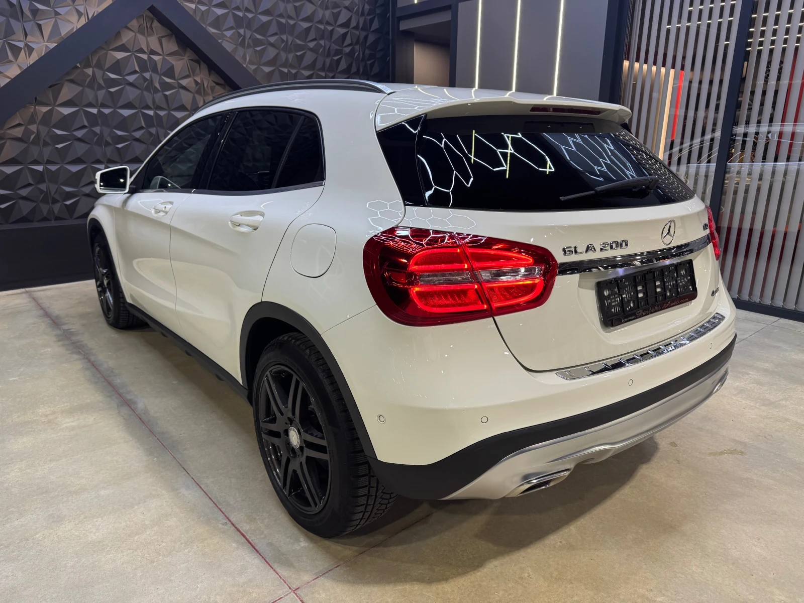 Mercedes-Benz GLA 200 d 4 MATIC * Камера *  - изображение 3