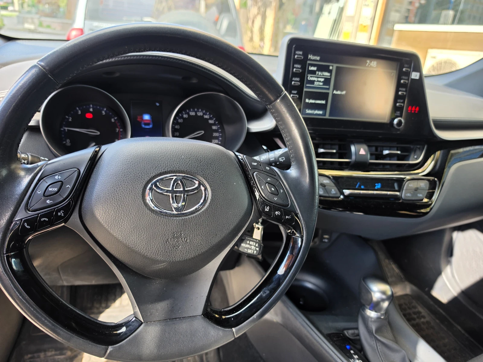 Toyota C-HR Бензин, снимка 4 - Автомобили и джипове - 54373931