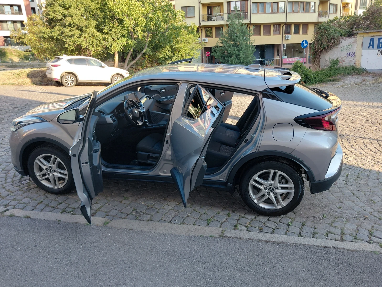 Toyota C-HR Бензин, снимка 7 - Автомобили и джипове - 54373931