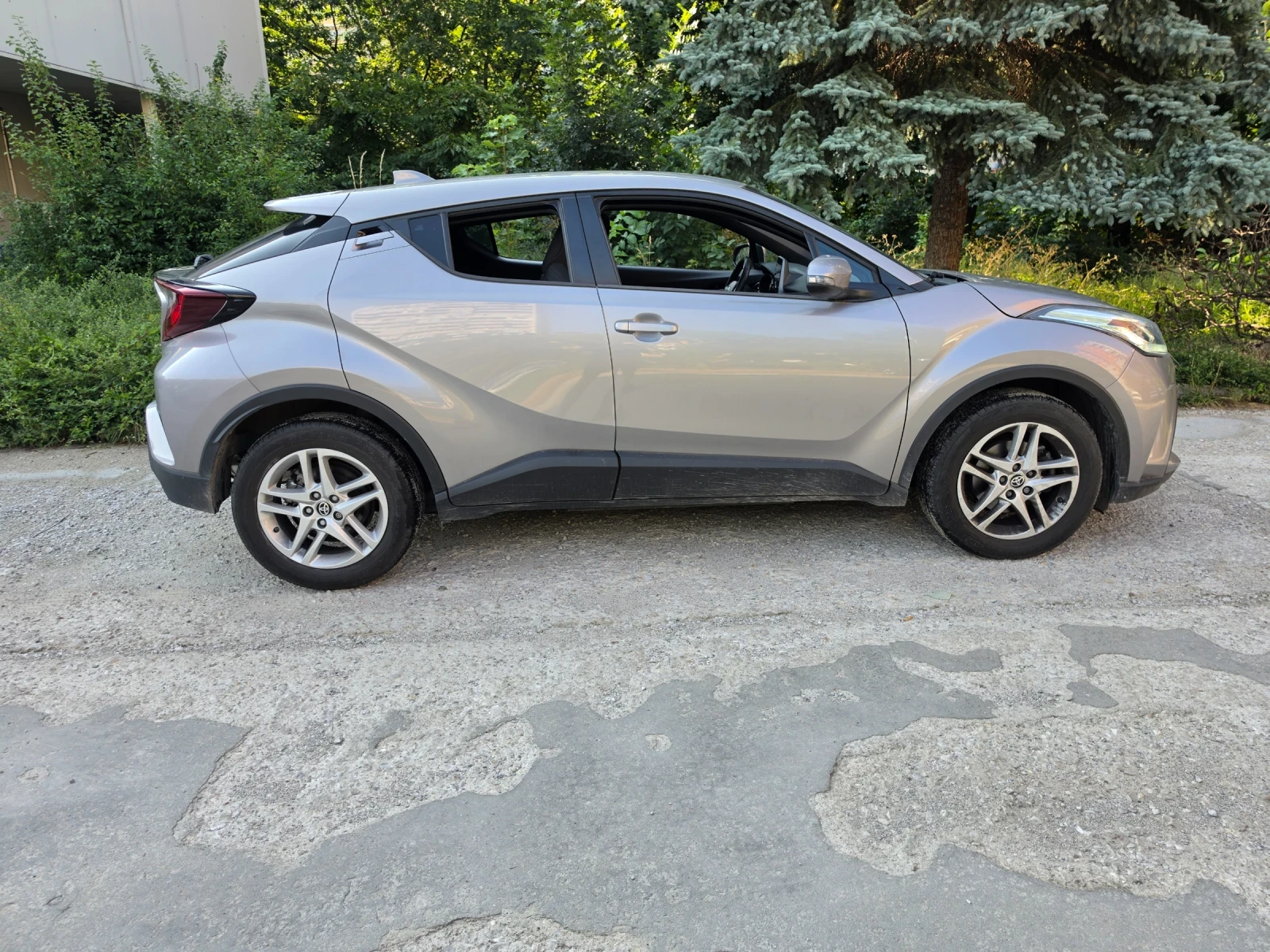 Toyota C-HR Бензин, снимка 8 - Автомобили и джипове - 54373931