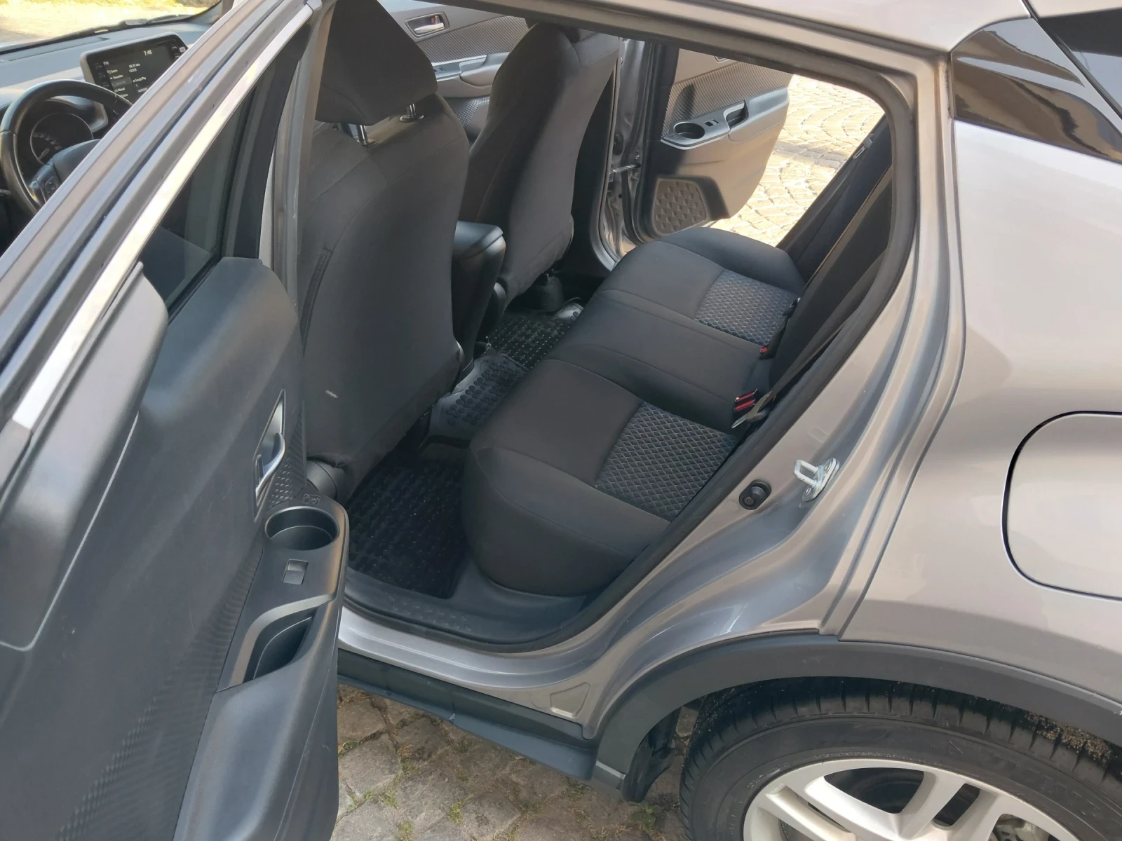 Toyota C-HR Бензин, снимка 16 - Автомобили и джипове - 54373931