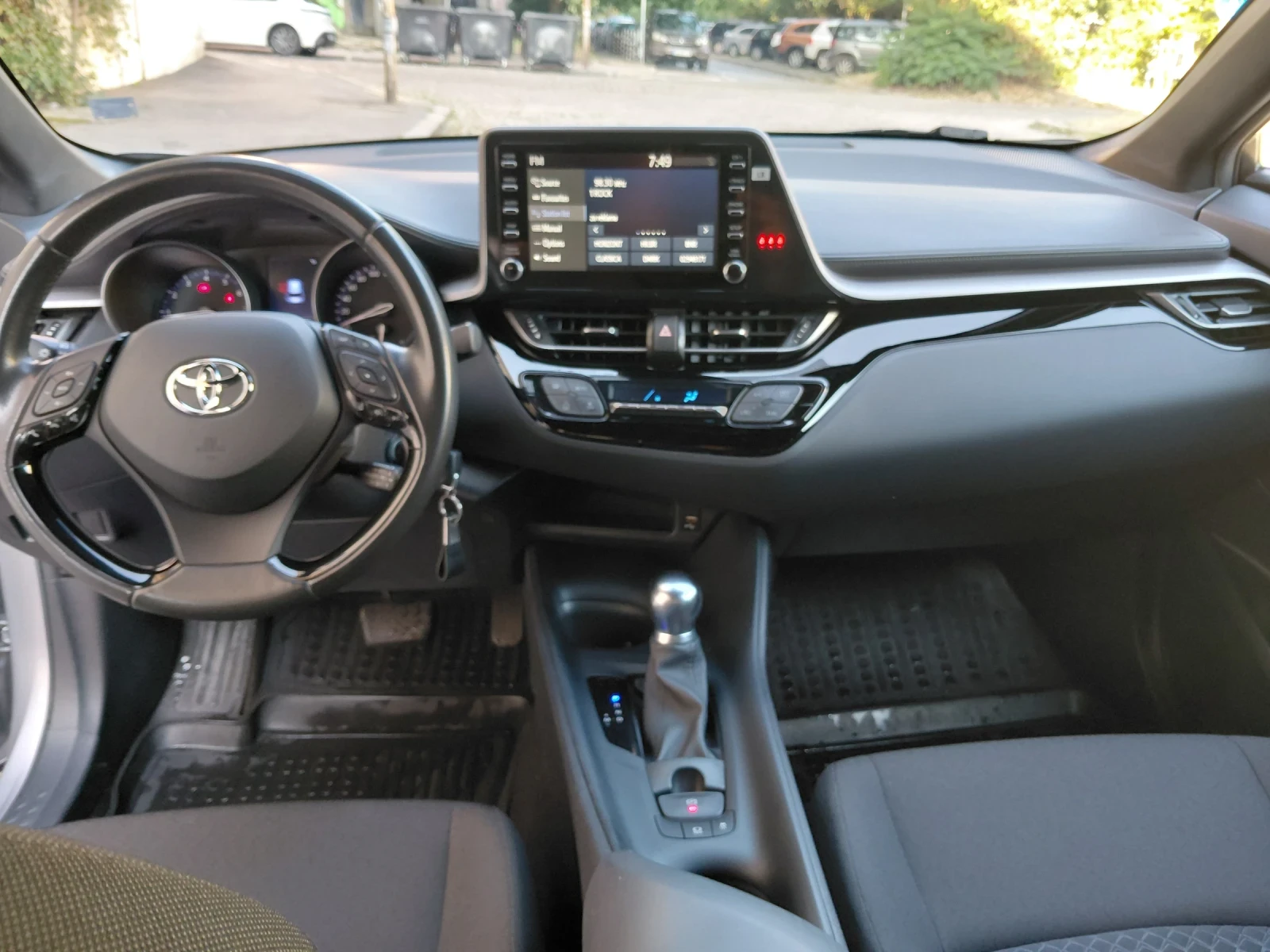 Toyota C-HR Бензин, снимка 10 - Автомобили и джипове - 54373931