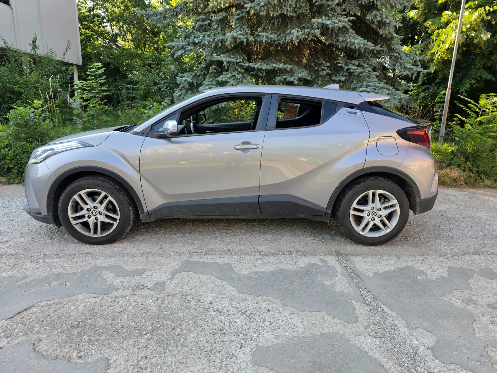 Toyota C-HR Бензин, снимка 7 - Автомобили и джипове - 54373931
