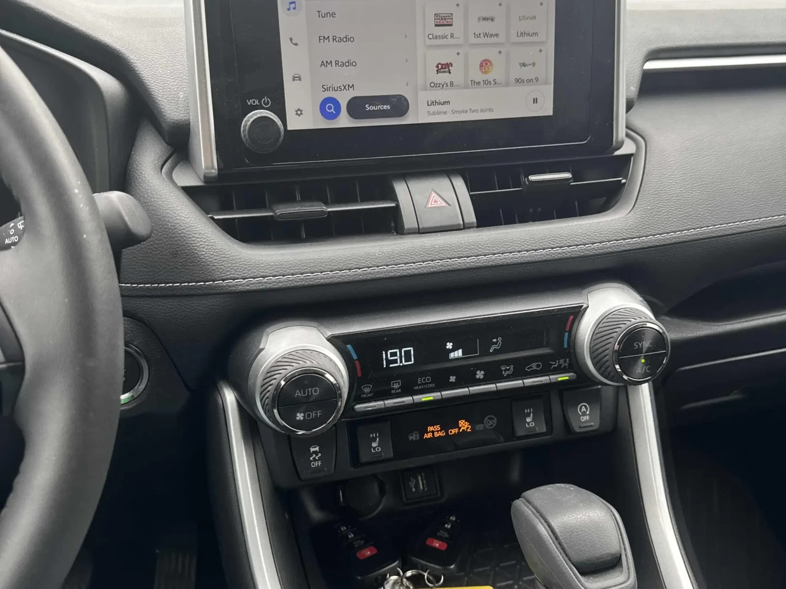 Toyota Rav4 XLE AWD * Keyless * CARFAX * АВТО КРЕДИТ * , снимка 9 - Автомобили и джипове - 54723058