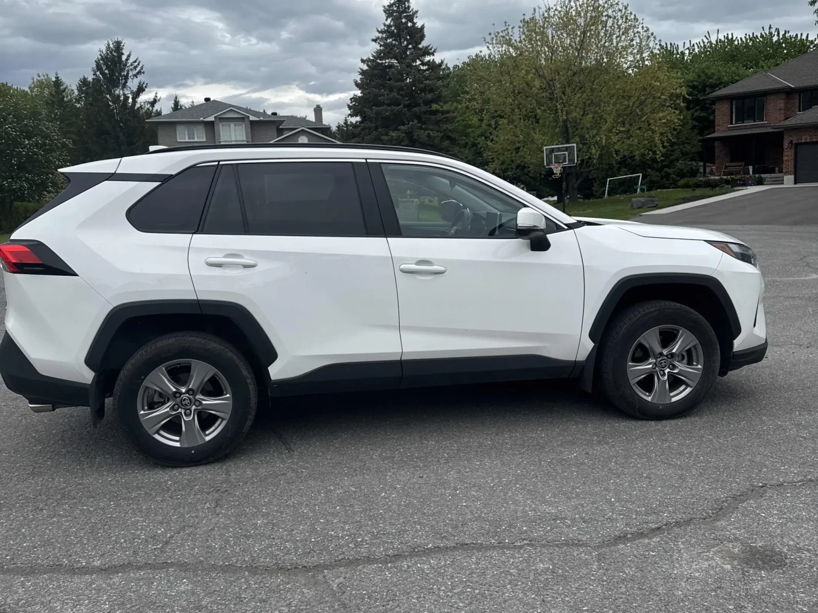 Toyota Rav4 XLE AWD * Keyless * CARFAX * АВТО КРЕДИТ * , снимка 4 - Автомобили и джипове - 54723058