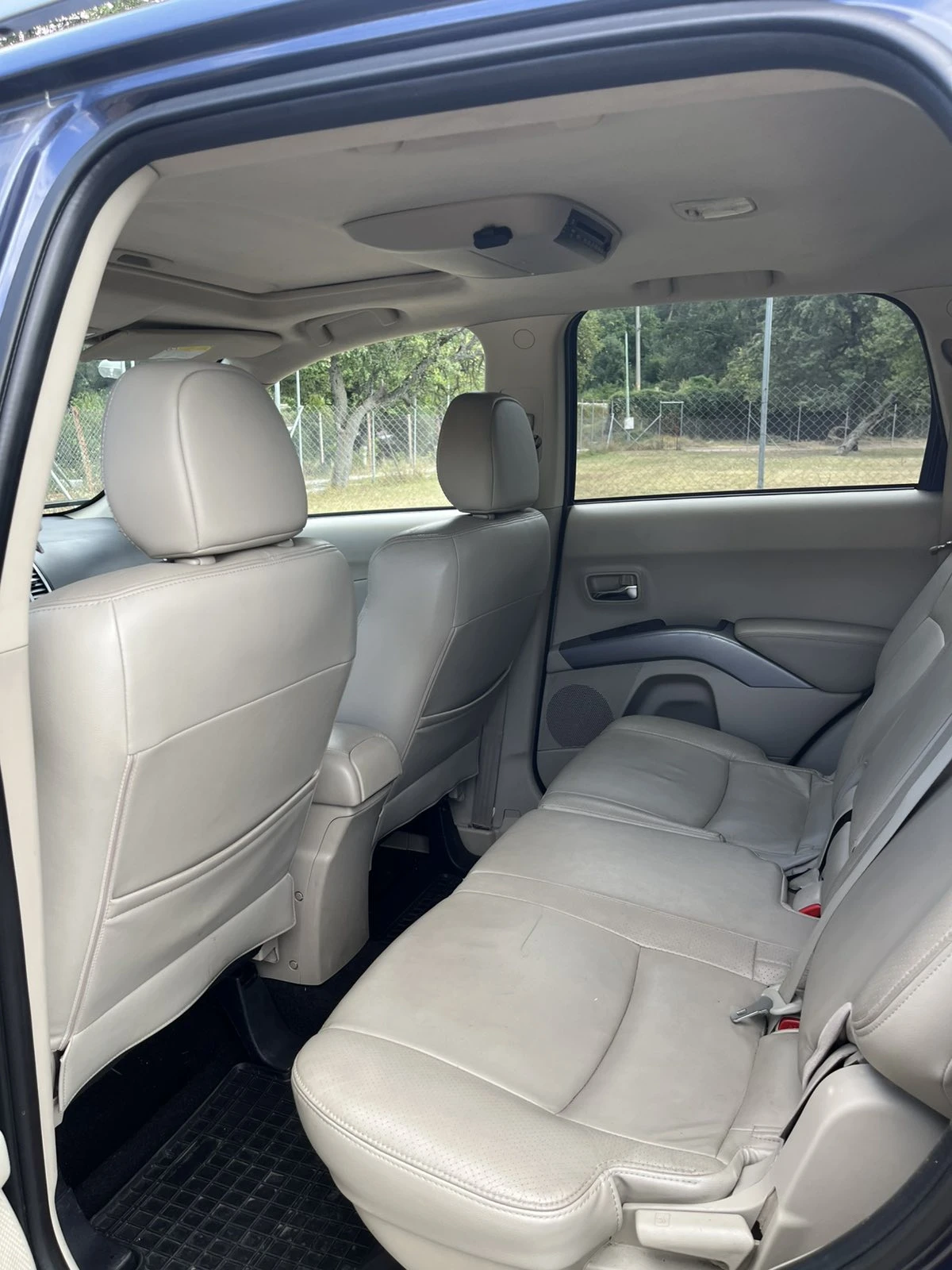 Mitsubishi Outlander 2.4 Instyle+ 4х4 7 Места ГАЗ, снимка 9 - Автомобили и джипове - 55825953