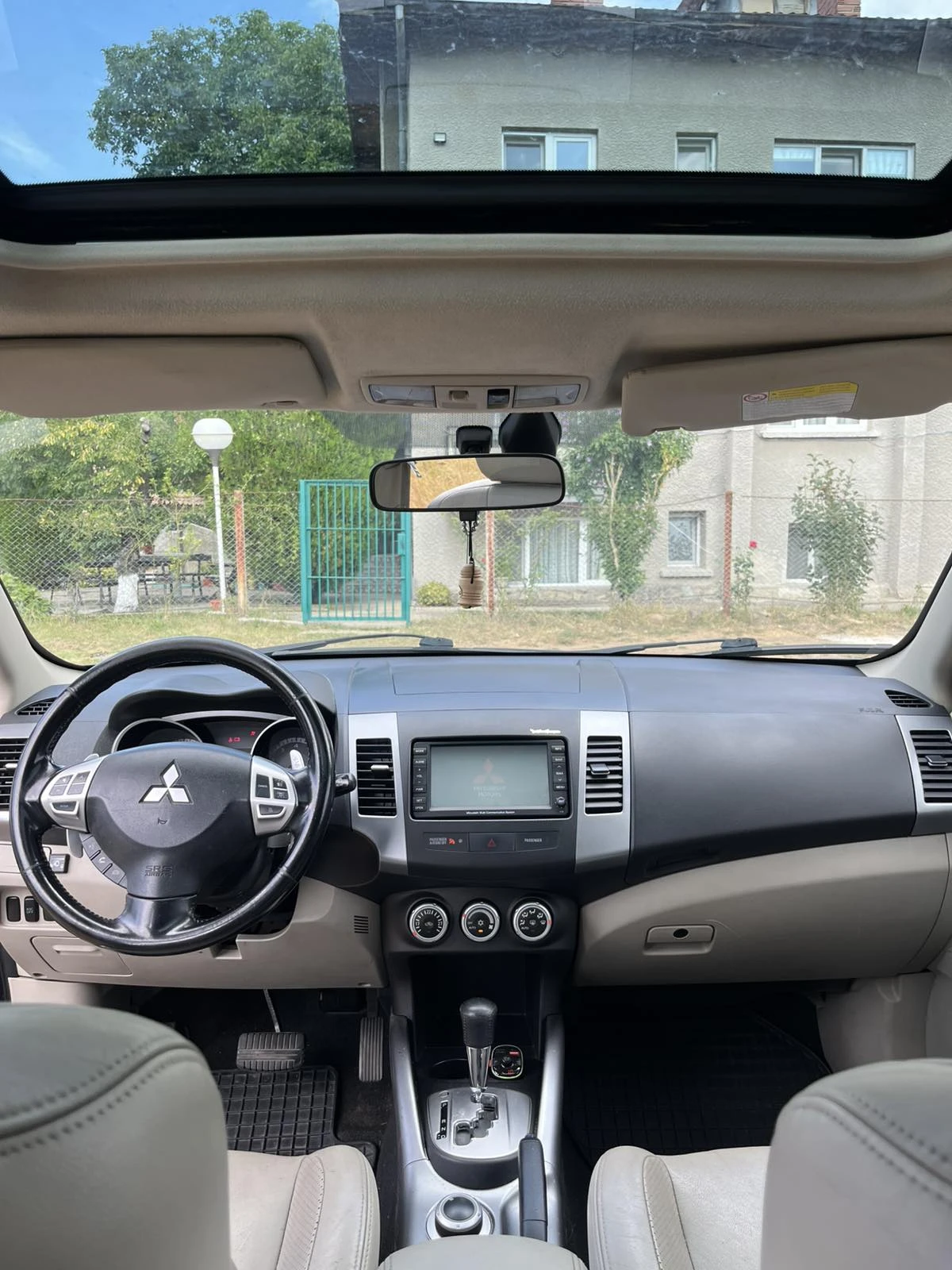 Mitsubishi Outlander 2.4 Instyle+ 4х4 7 Места ГАЗ, снимка 10 - Автомобили и джипове - 55825953