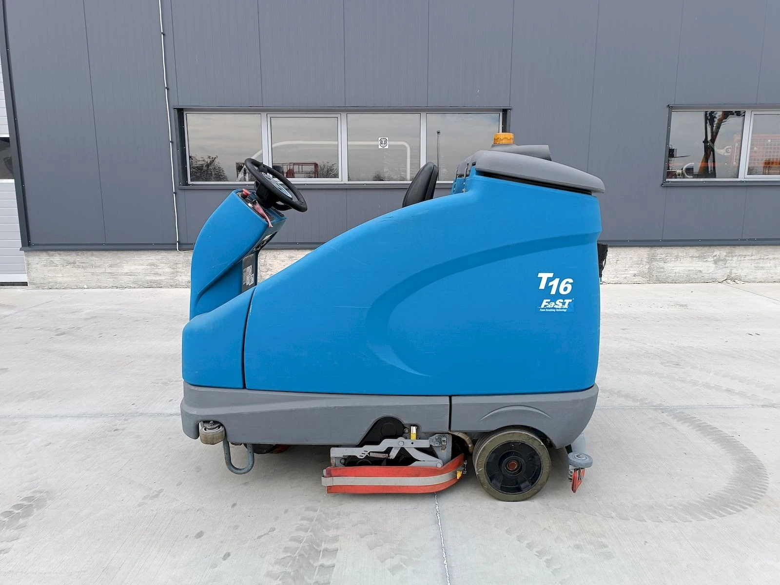 Други специализирани машини Друга Tennant T16, снимка 1