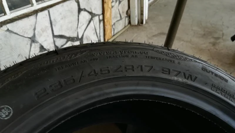 Гуми Летни 235/45R17, снимка 9 - Гуми и джанти - 26340778