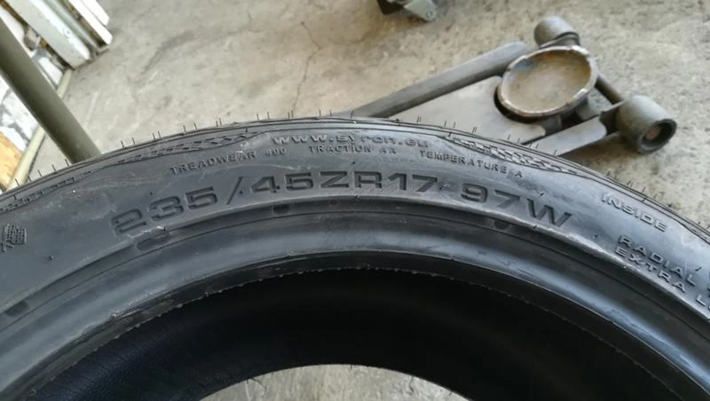 Гуми Летни 235/45R17, снимка 7 - Гуми и джанти - 26340778