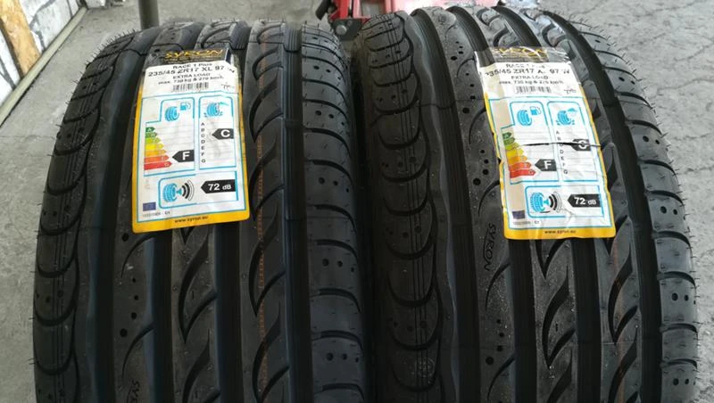 Гуми Летни 235/45R17, снимка 1 - Гуми и джанти - 26340778