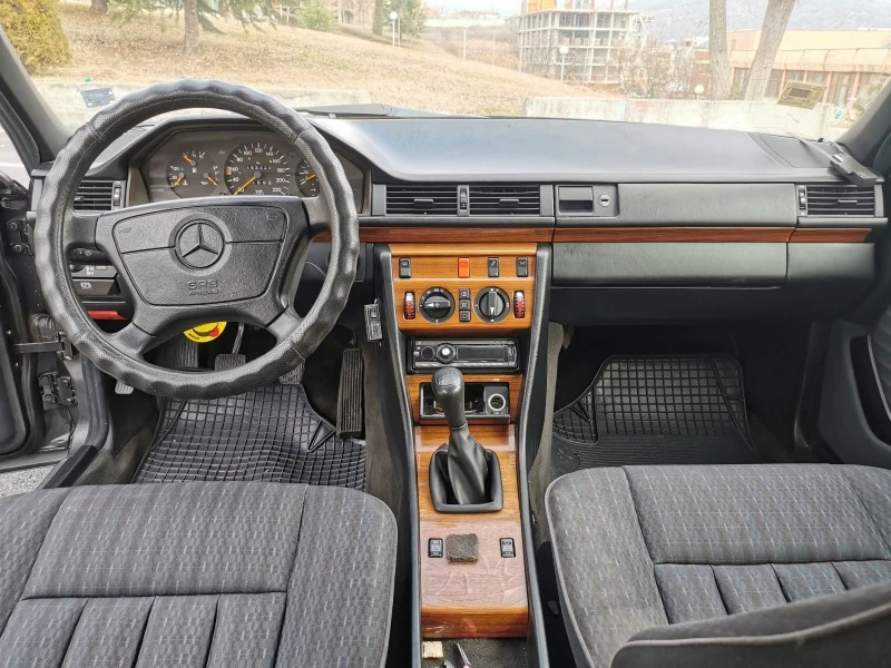 Mercedes-Benz 124, снимка 15 - Автомобили и джипове - 43243906