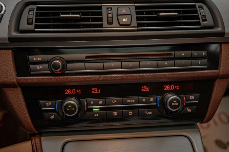 BMW 530 F11/xDrive/Night Vision/Панорама/Dynamic Drive/Под, снимка 13 - Автомобили и джипове - 51991713