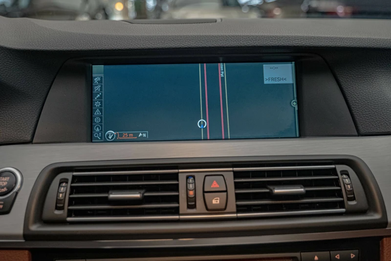 BMW 530 F11/xDrive/Night Vision/Панорама/Dynamic Drive/Под, снимка 14 - Автомобили и джипове - 51991713