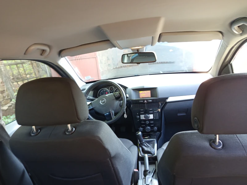 Opel Astra 1.7 ctdi стейшън вагон , снимка 4 - Автомобили и джипове - 52095306
