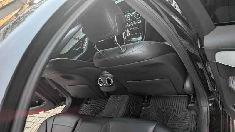 Mercedes-Benz C 300, снимка 5 - Автомобили и джипове - 52642645