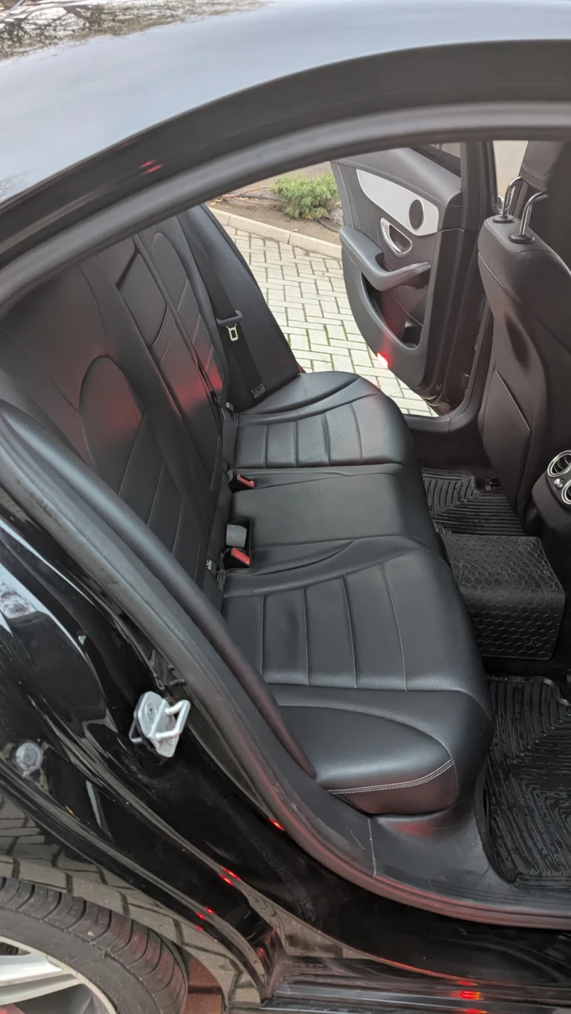 Mercedes-Benz C 300, снимка 15 - Автомобили и джипове - 52642645