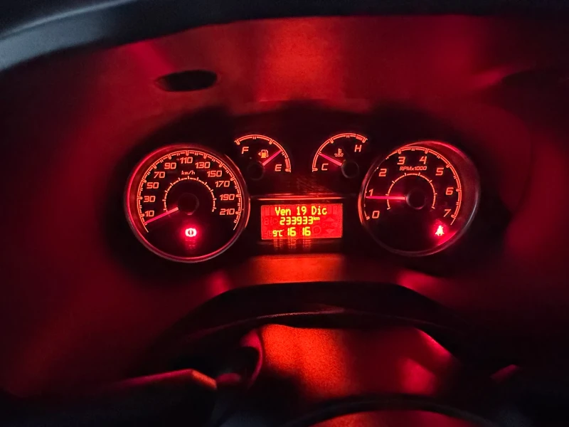 Fiat Doblo 1.3 Multijet Като Нова, снимка 9 - Автомобили и джипове - 52851030